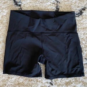 lululemon train times short 6" size 12